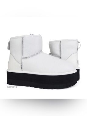 UGG Classic Mini Platform Ultra Matte White Fur Boots Womens Size 8 wrong box